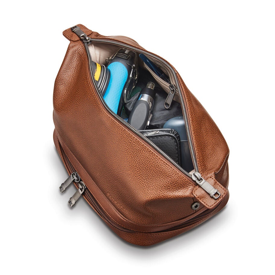 Samsonite Classic Leather Travel Kit — Cognac, detail view